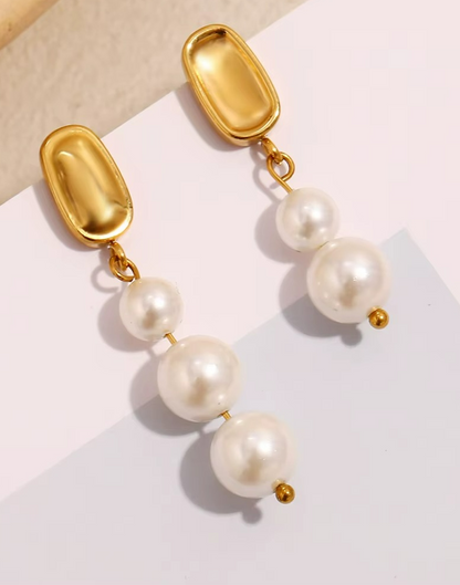 Arete Elara Con Perlas Para Mujer Bañado en Oro