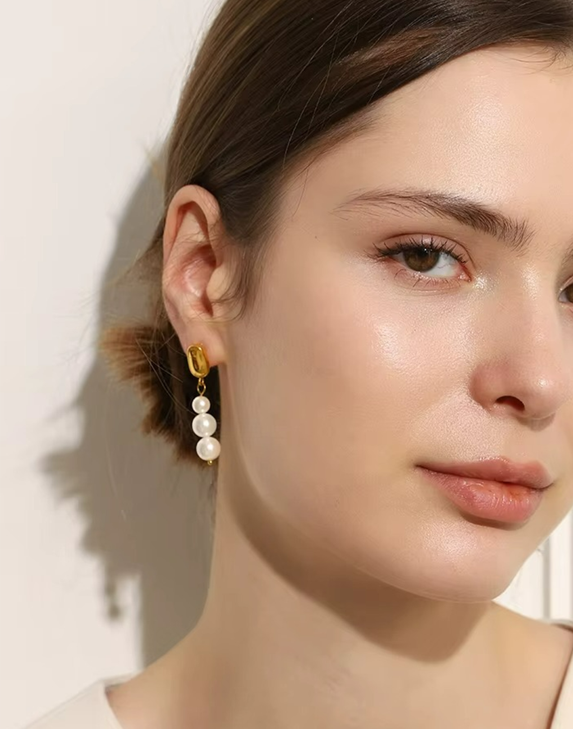 Arete Elara Con Perlas Para Mujer Bañado en Oro