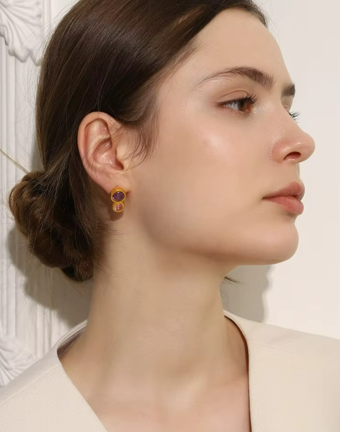 Arete Triana Con Circonias Moradas Para Mujer Bañado en Oro