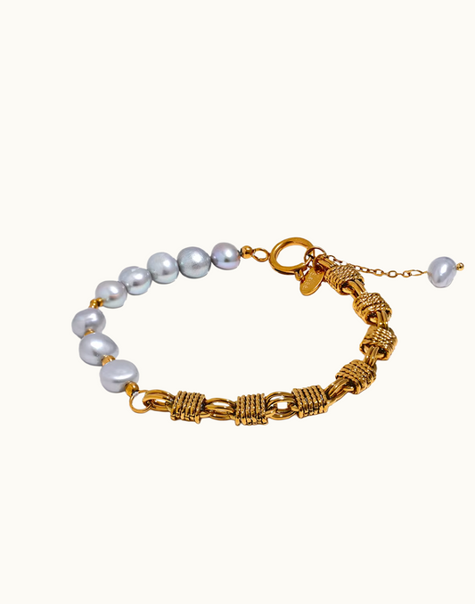 Pulsera Magnolia Con Perlas Grises Para Mujer Bañada en Oro