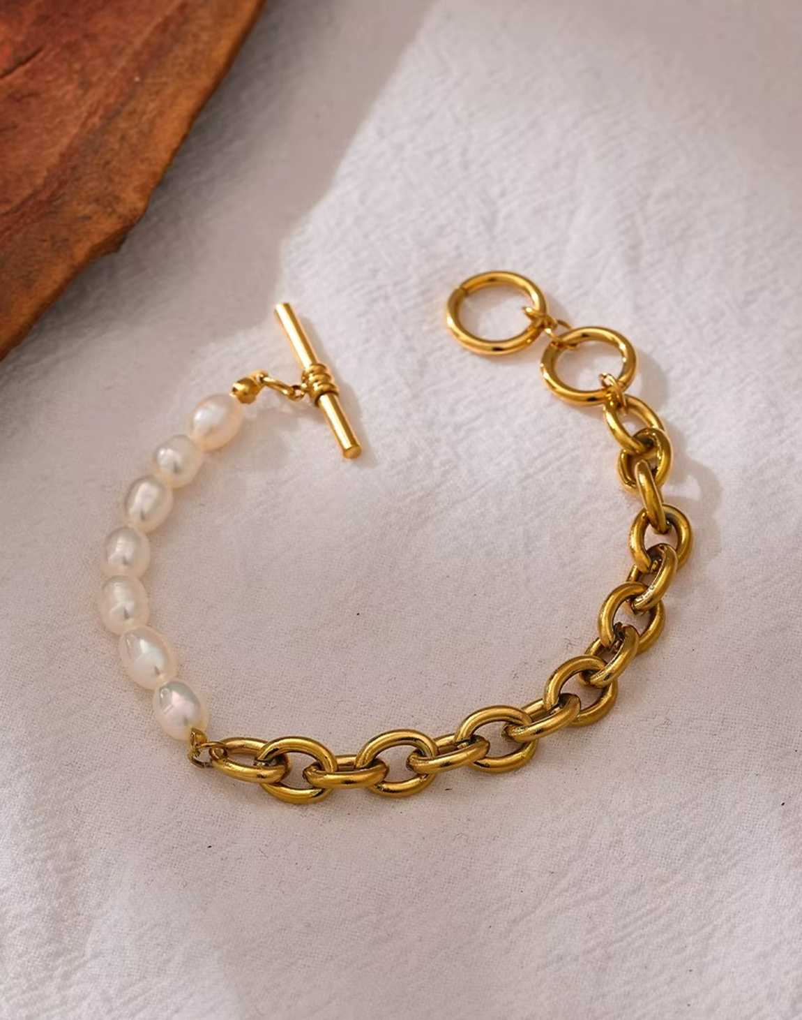 Pulsera Coralina Con Perlas Para Mujer Bañada en Oro